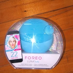 Foreo facial cleaning brush